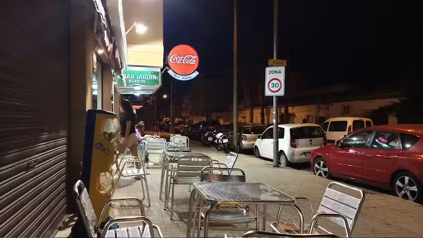 Bar Cafeter&iacute;a Jard&iacute;n