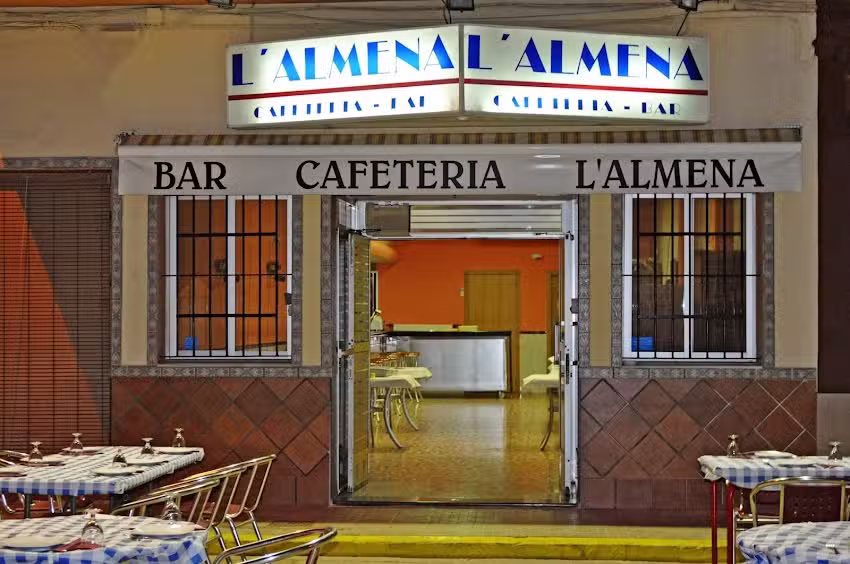 Bar &ndash; Cafeter&iacute;a L&rsquo;Almena