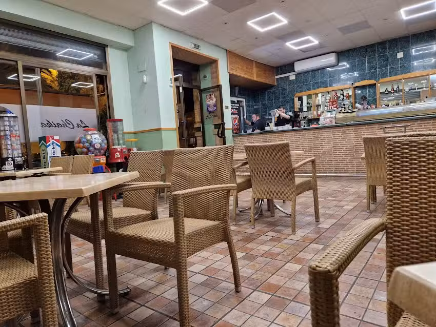 Bar Cafeter&iacute;a La Chaika