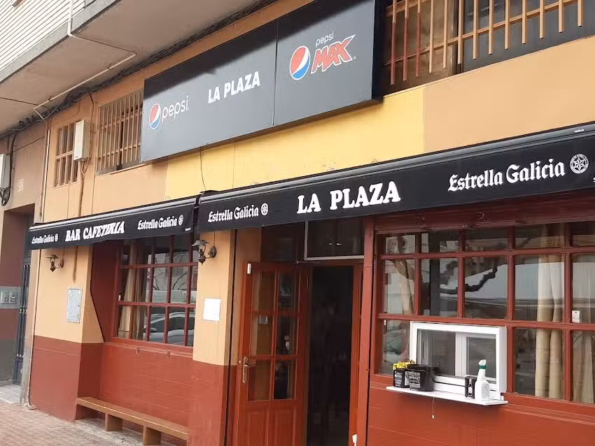 BAR CAFETER&Iacute;A LA PLAZA.