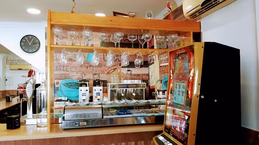 Bar cafeteria la Ronde&ntilde;a