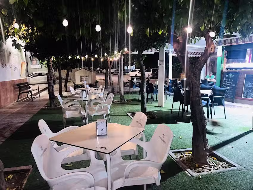 Bar Cafeter&iacute;a LOS CUBANOS