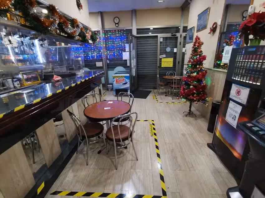 Bar Cafeter&iacute;a Manantial