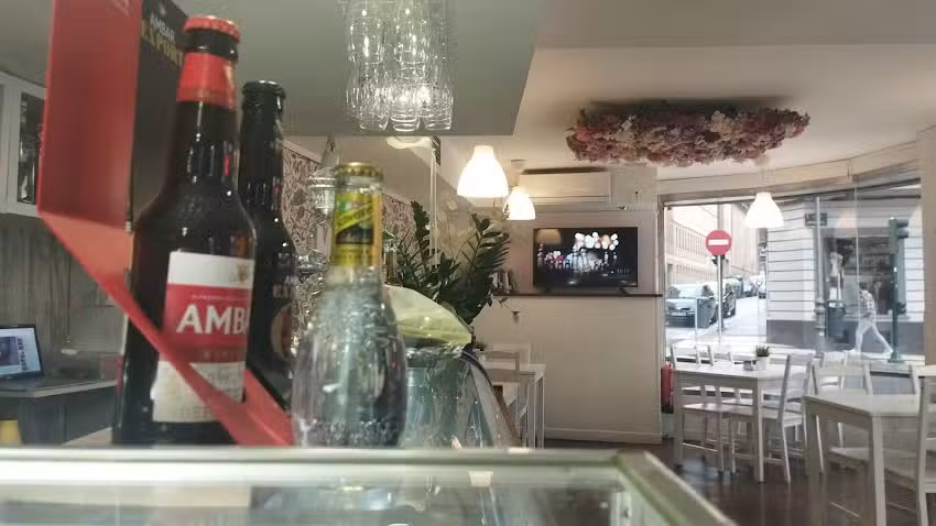 Bar Cafeter&iacute;a Morase.