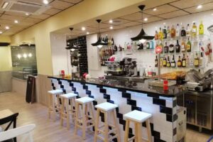 BAR &middot; CAFETERIA PANES