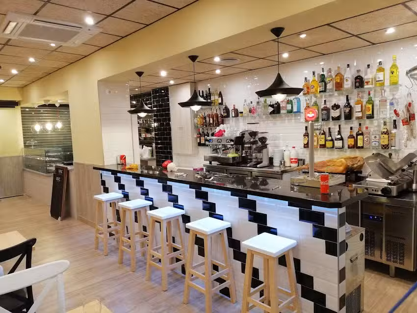 BAR &middot; CAFETERIA PANES