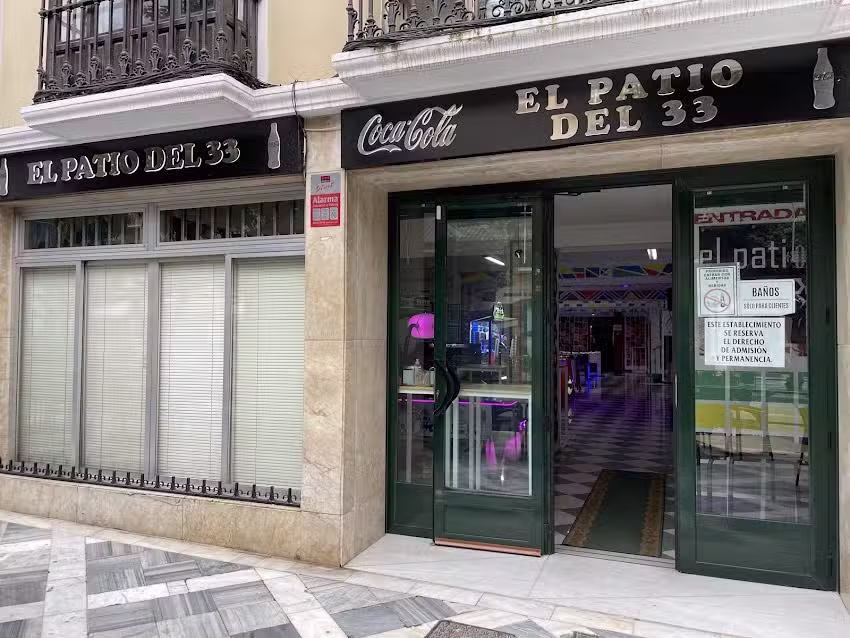 Bar-Cafeter&iacute;a Patio del 33