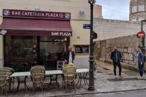 Bar Cafeter&iacute;a Plaza