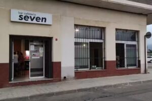 Bar Cafeter&iacute;a Seven
