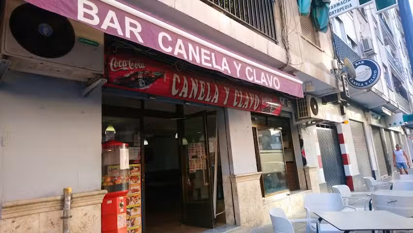 Bar Canela Y Clavo