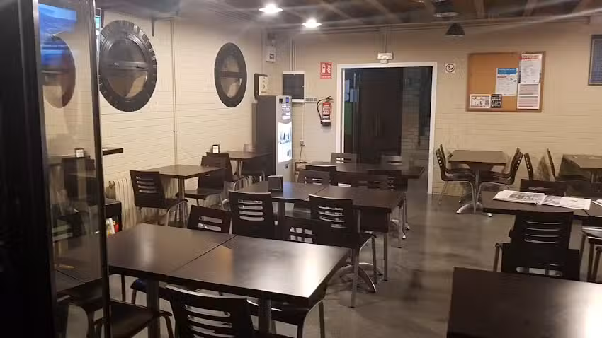 Bar casal Can Tries Caps