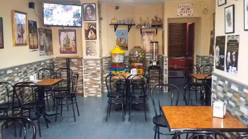 Bar cofrade er pikoteo sevillano