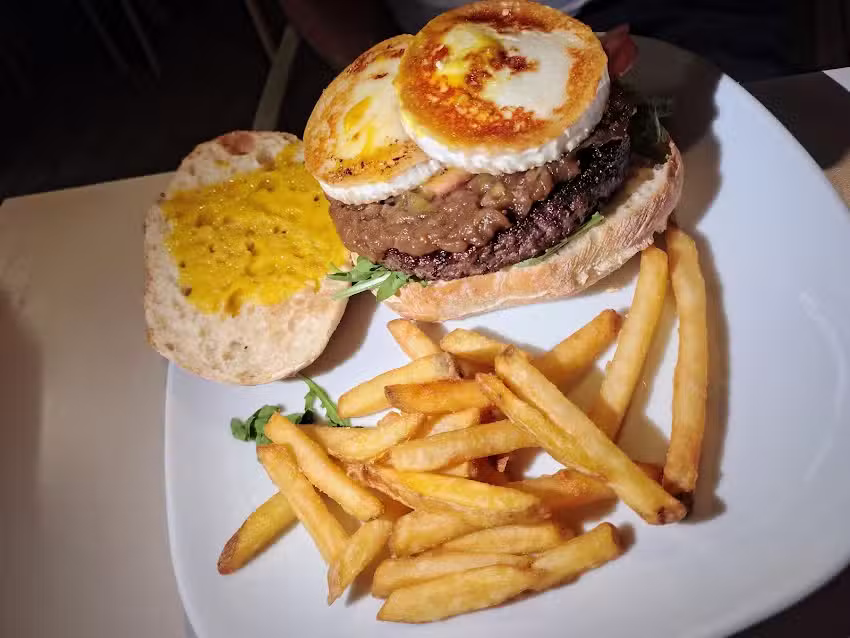 Bar de las piscinas de Cadrete