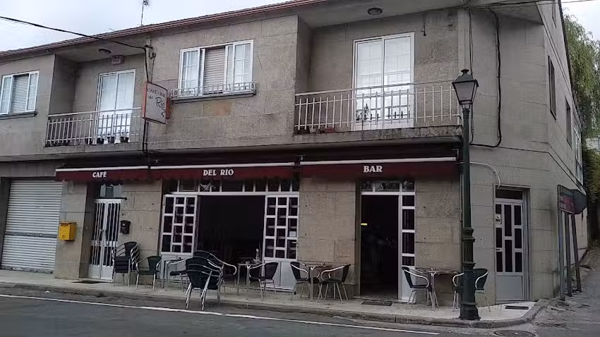 Bar Del R&iacute;o