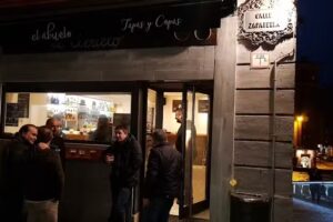 Bar El Abuelo y su Nieta