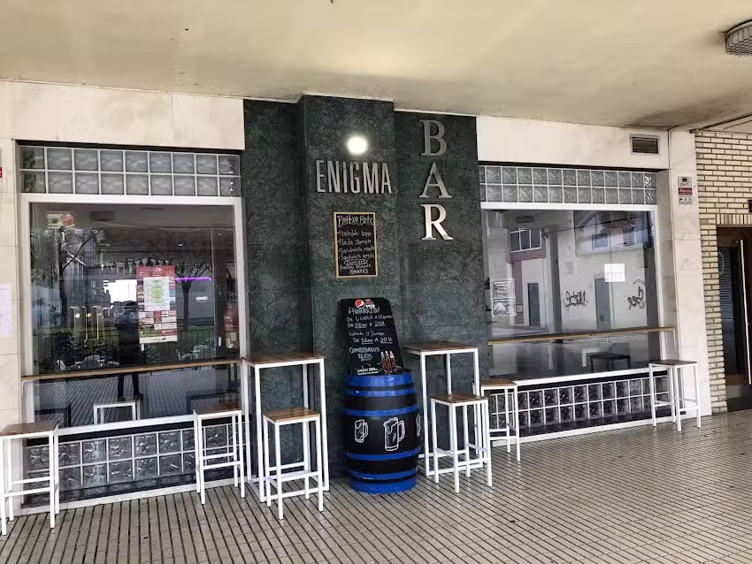Bar Enigma donde tavo