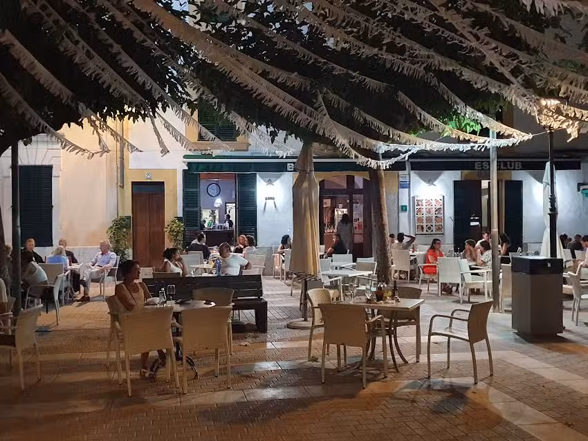 Bar Es Club