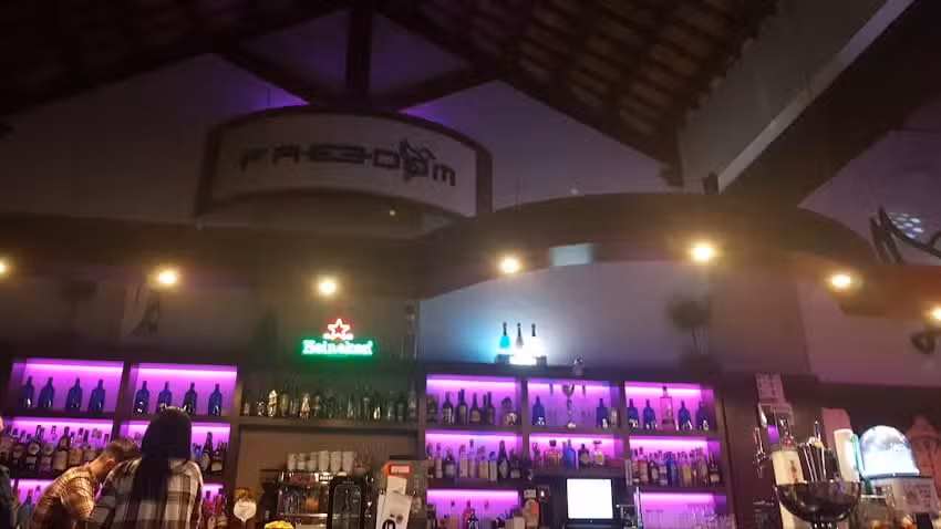 Bar Freedom Caf&eacute; & Copas