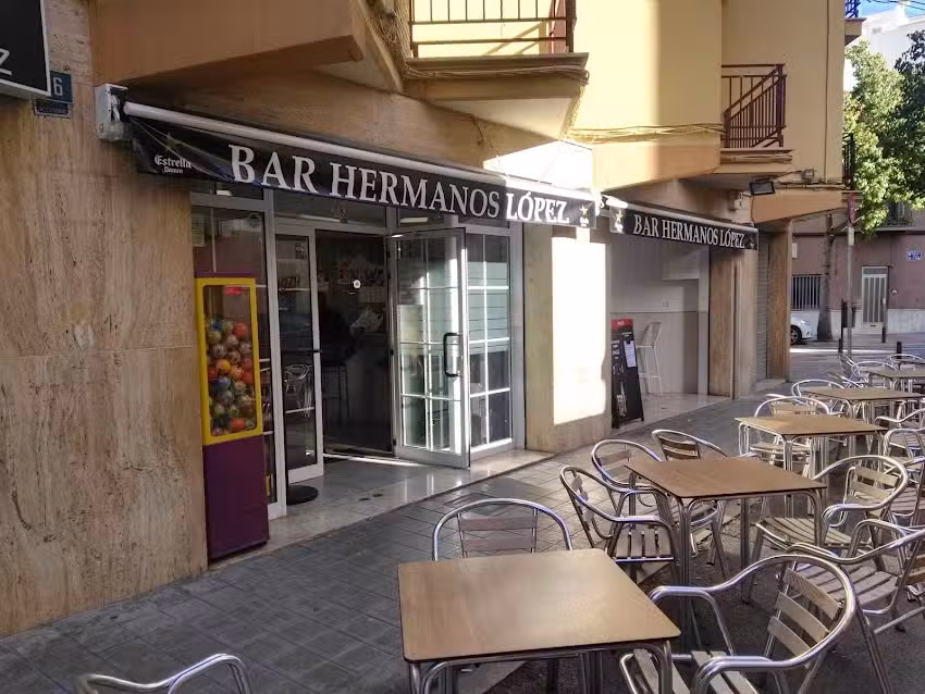 Bar Hermanos L&oacute;pez