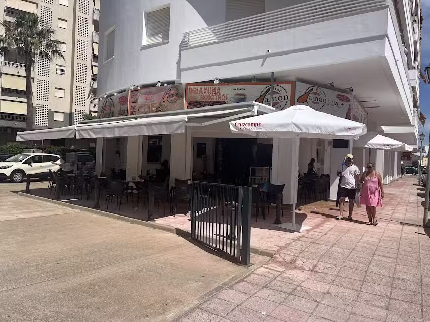 Bar Jam&oacute;n y Algo M&aacute;s