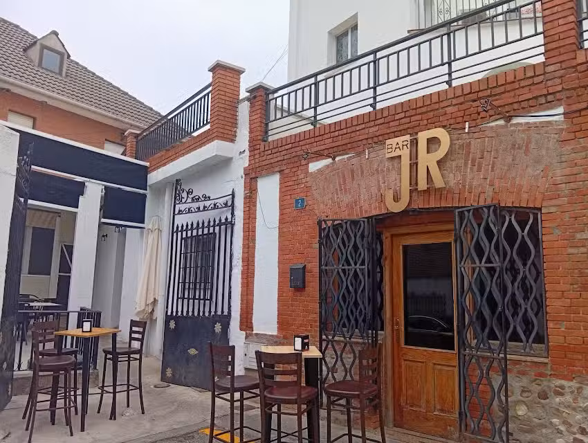 Bar JR