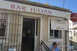 Bar Julian