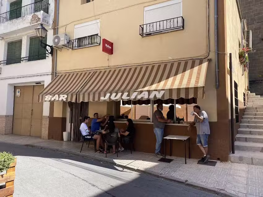 Bar Julian