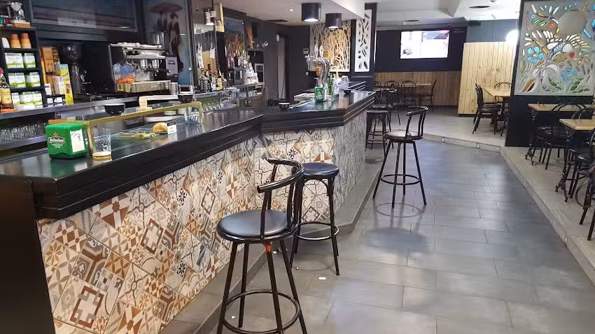 BAR KUKUA