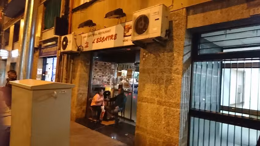Bar L&rsquo;Escaire