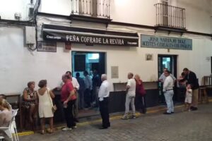 Bar La Bodeguita Plaza Del Llano Cantillana