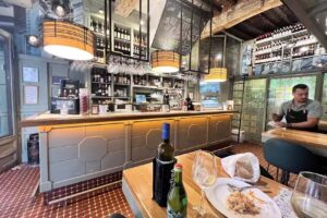 Bar La C&aacute;tedra Tapas y Vinos