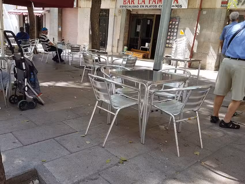 Bar La Fam&iacute;lia