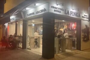 Bar La Finca / Abacer&iacute;a La Finka