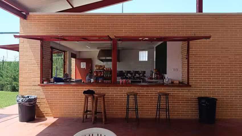 Bar La piscina C&aacute;marena