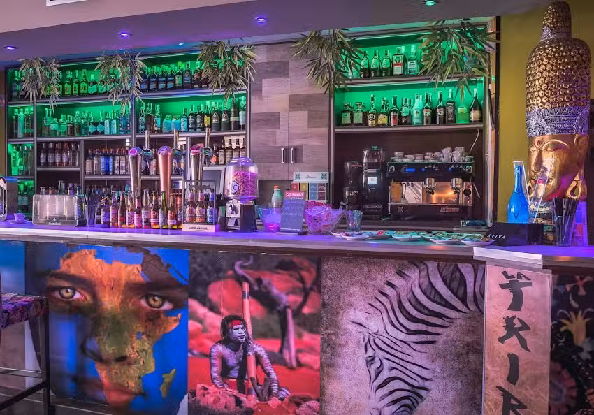 Bar La Tribu C&aacute;rtama