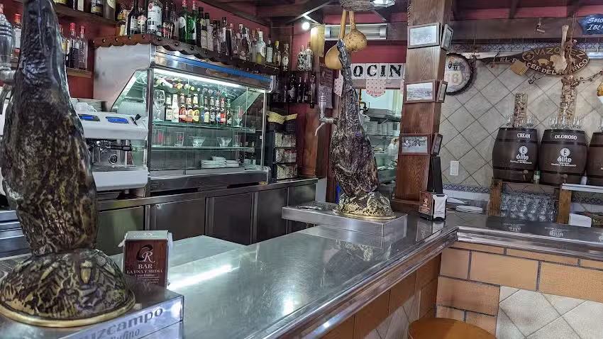 Bar La una y media Casa Rufino