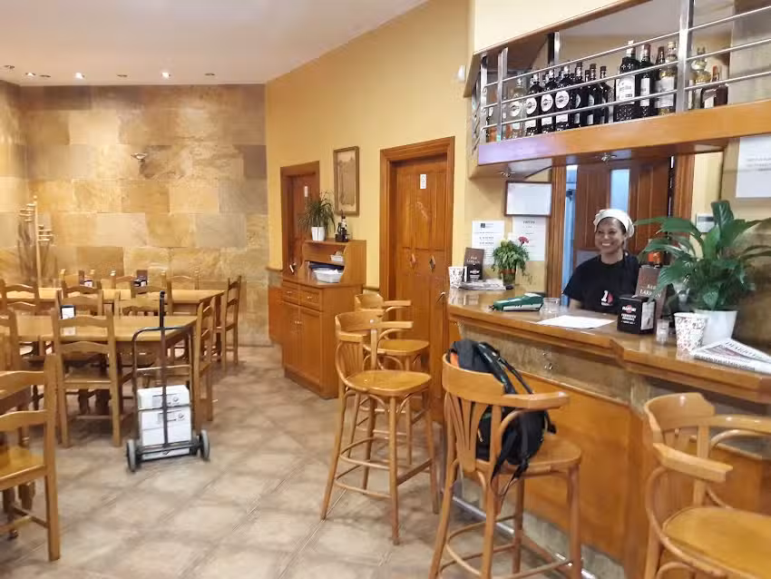 Bar Larrain