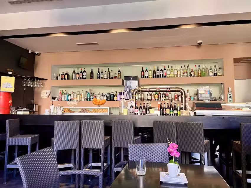 Bar Las Ca&ntilde;as