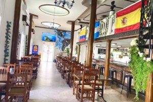 Bar Las columnas Latinas