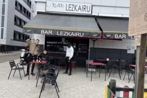 Bar Lezkairu