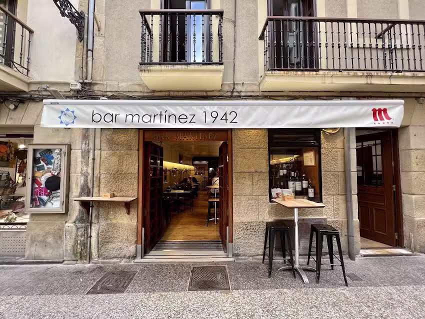 Bar Mart&iacute;nez