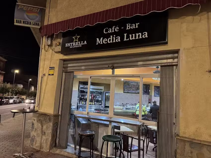 Bar Media Luna