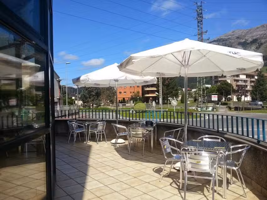 Bar Meola