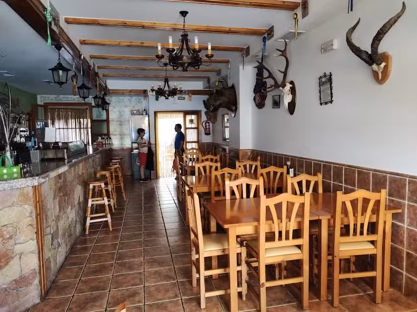 Bar Mes&oacute;n El Cazador