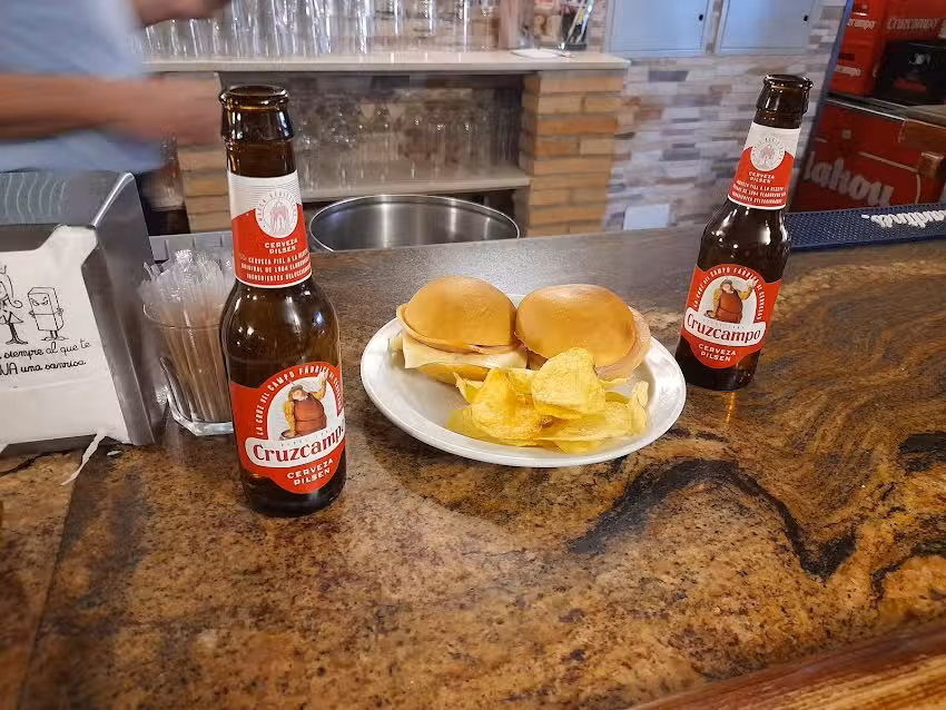 Bar Mes&oacute;n Viejo