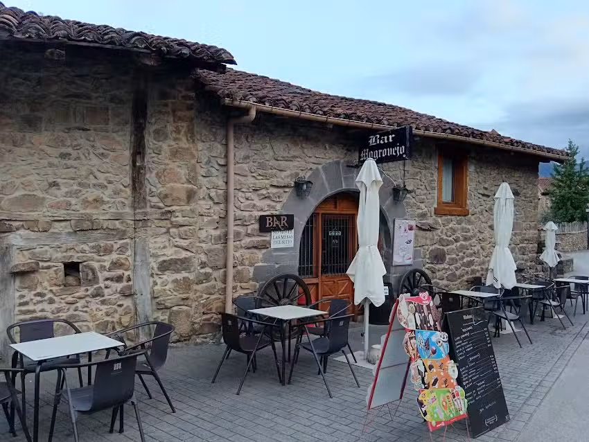 Bar Mogrovejo.