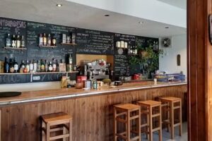 BAR MOHERNANDO CASA HUGO