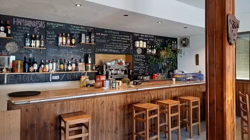 BAR MOHERNANDO CASA HUGO