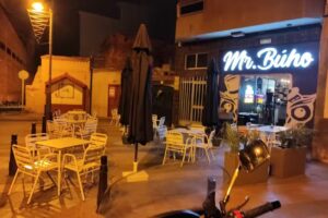 Bar Mr b&uacute;ho drink and food