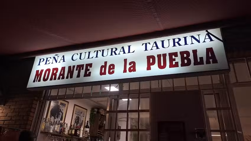 Bar Pe&ntilde;a Taurina Morante de La Puebla